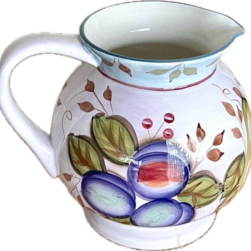 Heritage Mint Ltd. 𝐵𝑙𝑎𝑐𝑘 𝐹𝑜𝑟𝑟𝑒𝑠𝑡 𝐹𝑟𝑢𝑖𝑡 Porcelain Pitcher